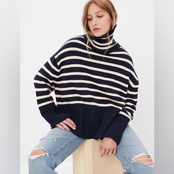 GAP Striped Navy White Cropped Oversized Slouchy Cotton Sweater XXS Nautical New - Picture 1 of 11